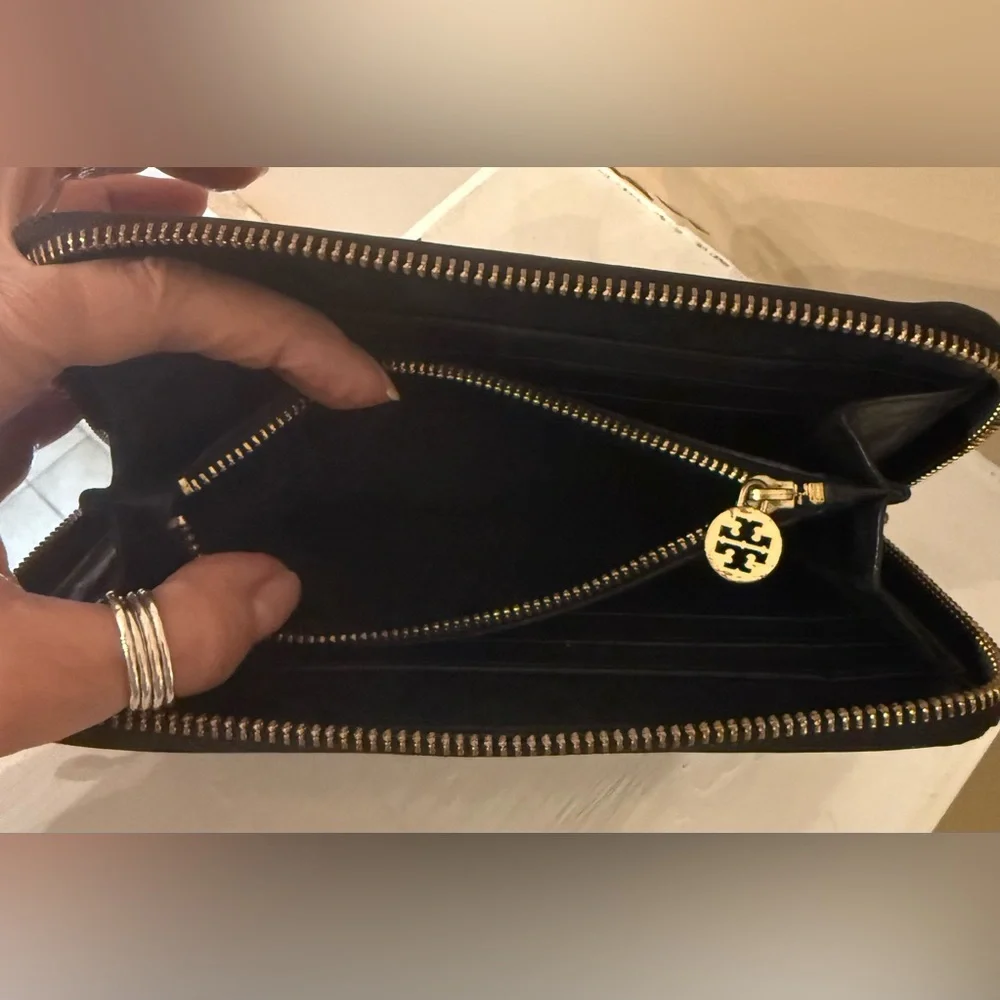 Tory Burch Britten Zip Continental Wallet in black croc-embossed leather EUC - Picture 8 of 11